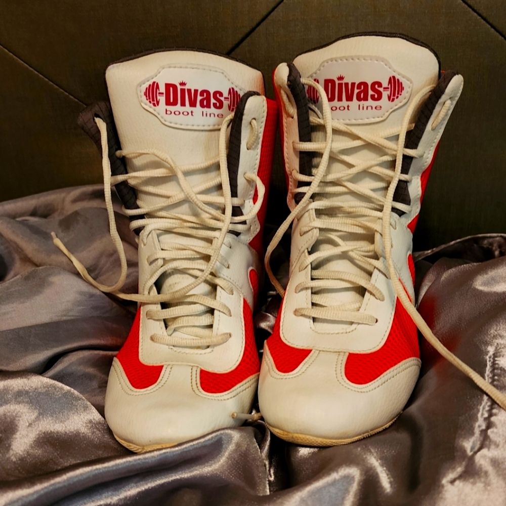 Divas Training Boots